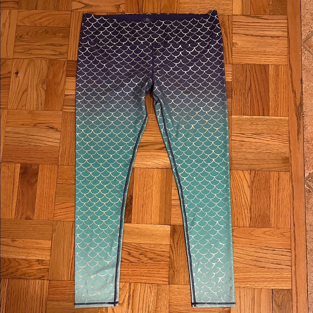 Oh My Disney Womens Size XL Mermaid Scale Ombre Leggings